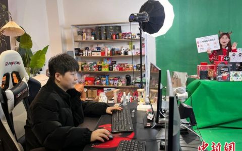 股票期货配资 学会三句话月入八千元？“电商捧哏”职业引关注