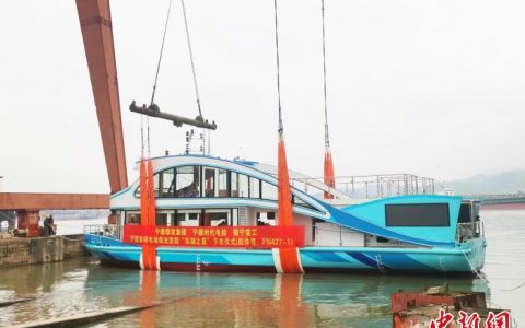 51配资 福建宁德首艘电动观光游船下水 助力打造全新水域旅游场景