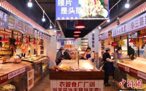 配资开户 （神州写真）咖啡馆开进菜市场 “市井风”餐饮兴起