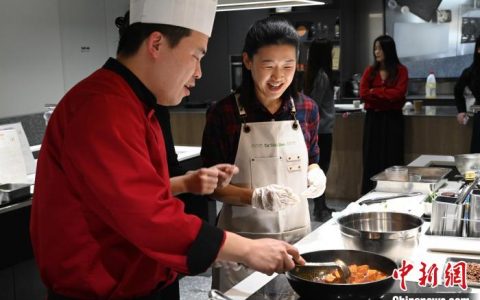 网上配资平台 首尔中国文化中心举办“品味中国”中餐体验教学活动