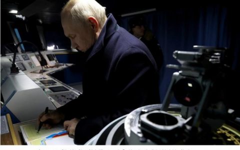 配资炒股 普京登上“卡萨托诺夫海军元帅”号护卫舰 视察武器系统(图)