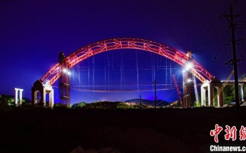 配资平台哪个好 广西平陆运河旧州特大桥完成拱肋主弦管管内混凝土灌注