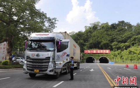 郑州配资网 广西友谊关口岸今年出入境车辆突破40万辆次 居中越公路口岸首位