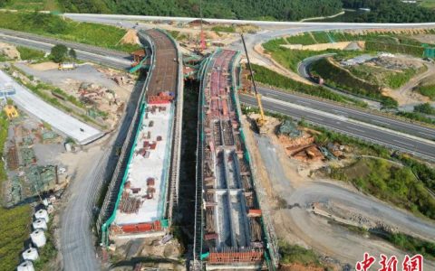 成都配资 广连高速与汕昆高速在广东英德小湾实现互联互通