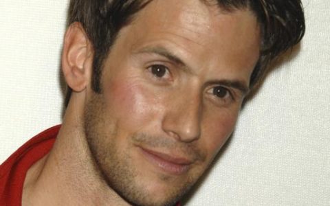 股票配资专业平台 加勒比海上空 51岁男星与两女儿坠机身亡