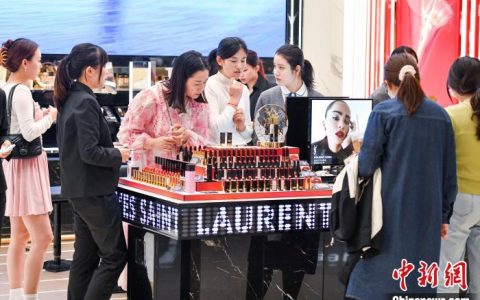 配资炒股公司 海南离岛免税市场回暖 2023年购物金额437.6亿元